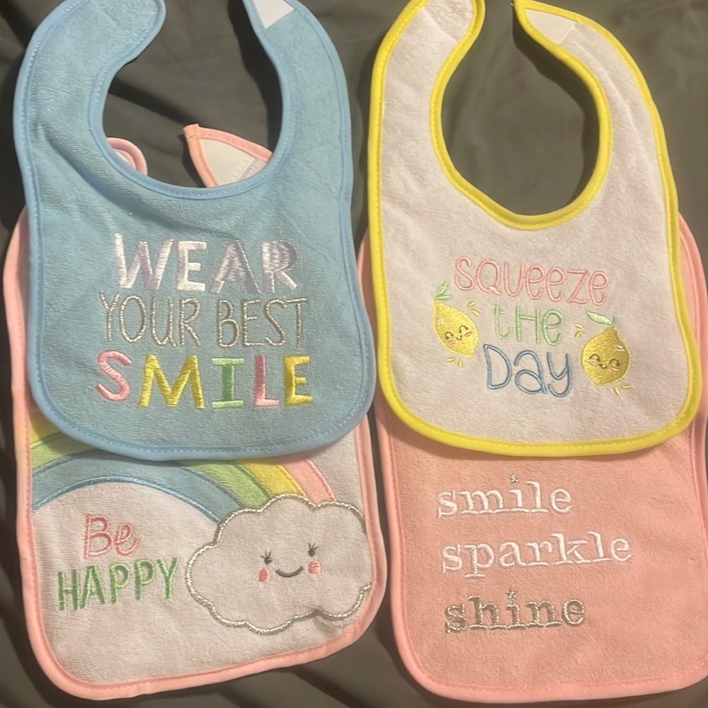 4 pack, bibs, pastels, never been used